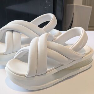 Nike Air Max Isla Sandals